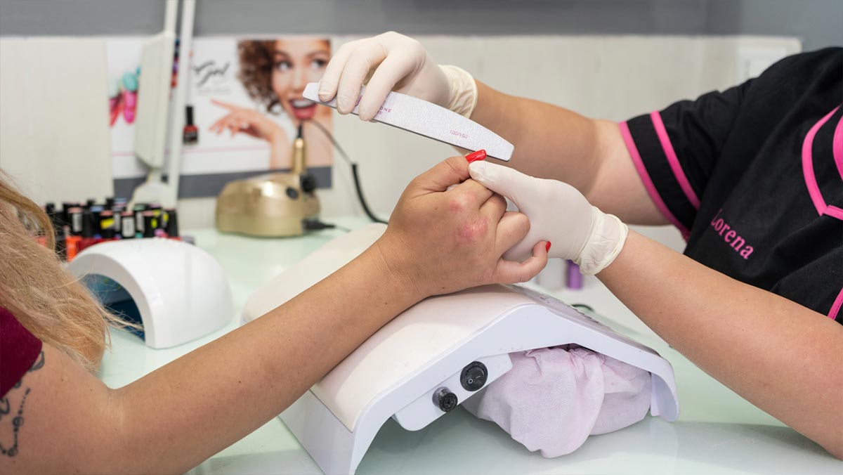 trattamento-unghie-donna-pleasure-ostia-centro-estetico-lido-di-ostia